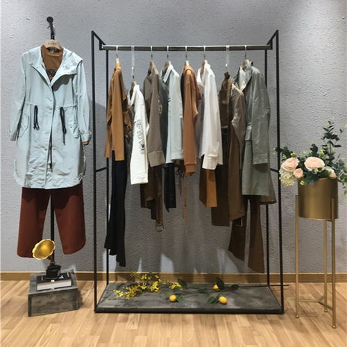 意識流風格服飾熱潮 中老年女裝地攤批發市場的新動向